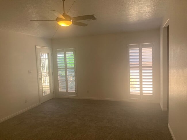 Building Photo - Wonderful 3 Bed 2 Bath Single Story on Sou...