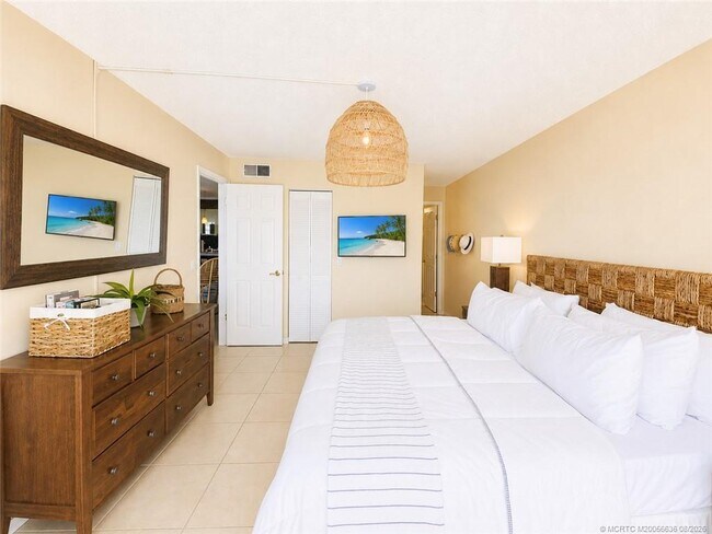 Building Photo - 7380 S Ocean Dr
