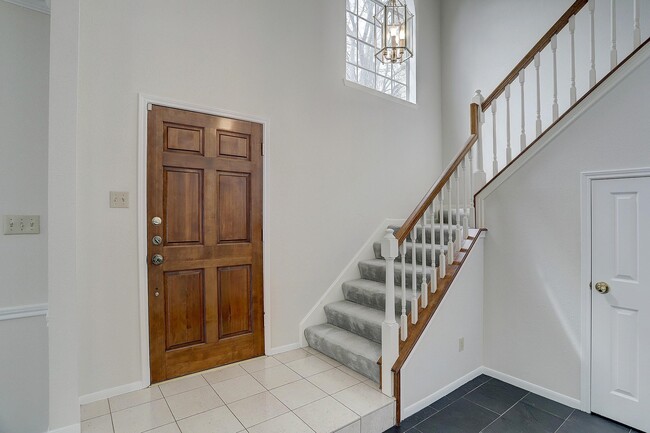 Building Photo - 2102 Gemini St