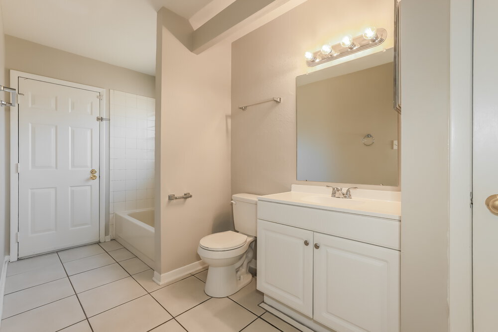 Building Photo - 1521 Vernon Ct