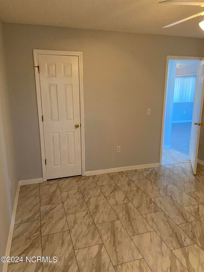 Building Photo - 4158 Breezewood Dr