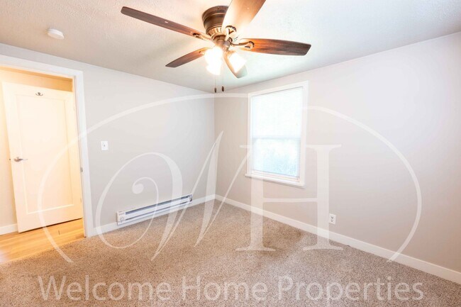 Building Photo - Great One Bedroom Home in a Natural Setting