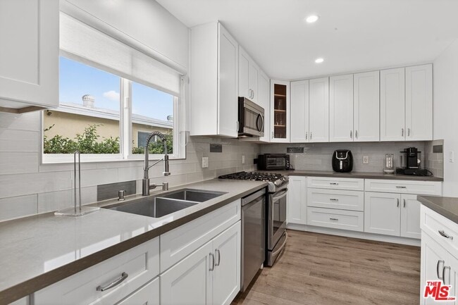 Building Photo - 6565 Randi Ave