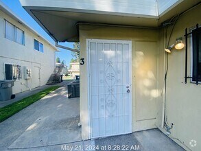 Building Photo - Cozy 2 Bedroom Townhome