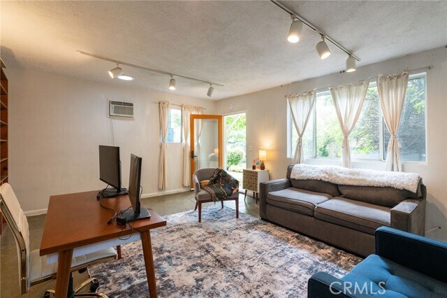 Building Photo - 1812 Las Flores Dr