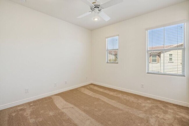 Building Photo - Modern 4-bedroom, 3.5-bathroom single-family home in the heart of North Tempe