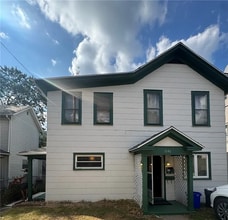 Building Photo - 1046 W 1st St