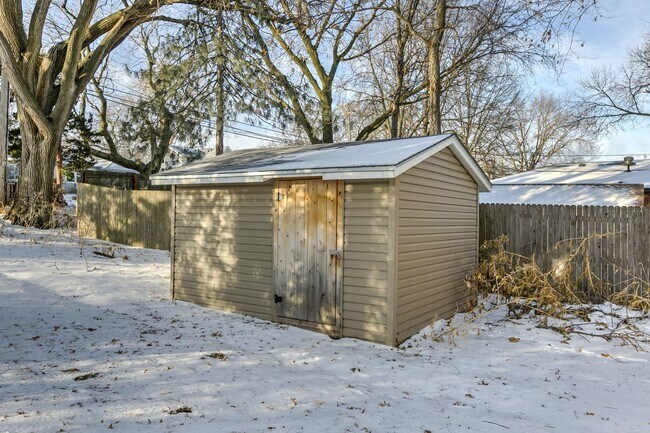 Building Photo - 4859 Calvert St