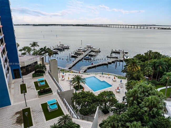 Building Photo - 1581 Brickell Ave