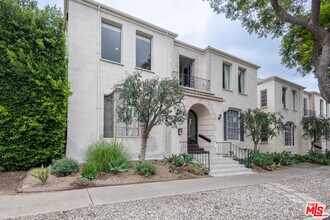 Building Photo - 418 N Curson Ave