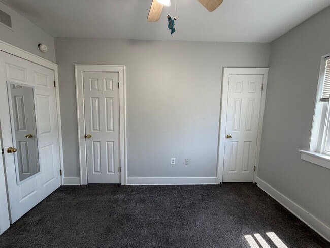 Building Photo - Spacious 1-Bedroom with Flexible Bonus Space Near Downtown Akron