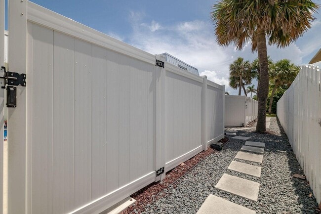 Building Photo - 346 Hernando St
