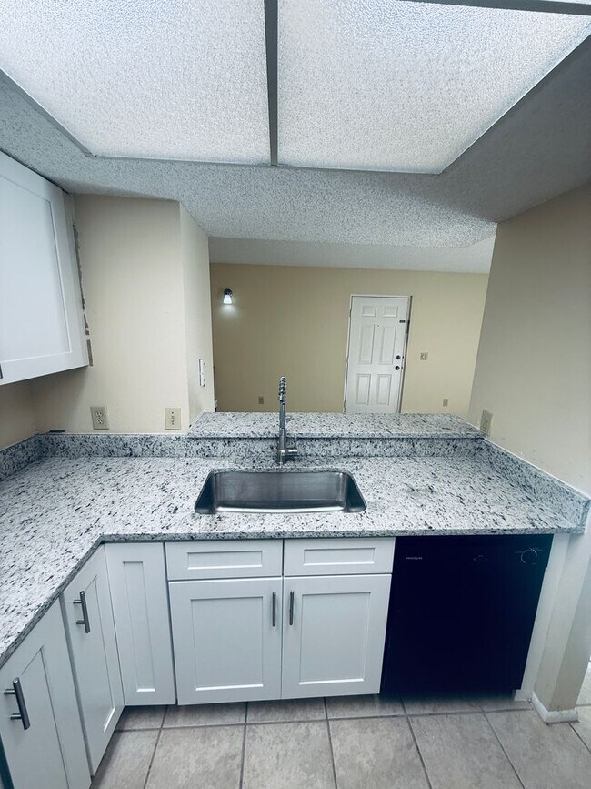 Building Photo - 2BR/2BA CONDO IN PALM BAY