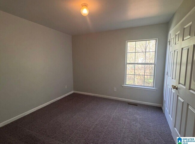 Building Photo - 132 Lola St