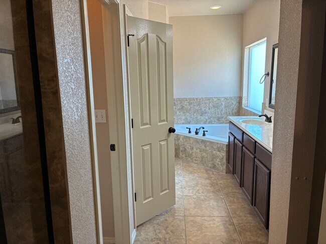 Building Photo - Santa Teresa Beauty 3 Bedrooms plus 2 and ...