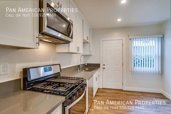 Building Photo - 447 1/2 W 4th St-A