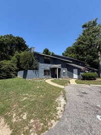 Building Photo - "Charming 3-Bedroom Townhouse Retreat in Beaufort - Spacious 1742 sq ft on Battery Lane!"