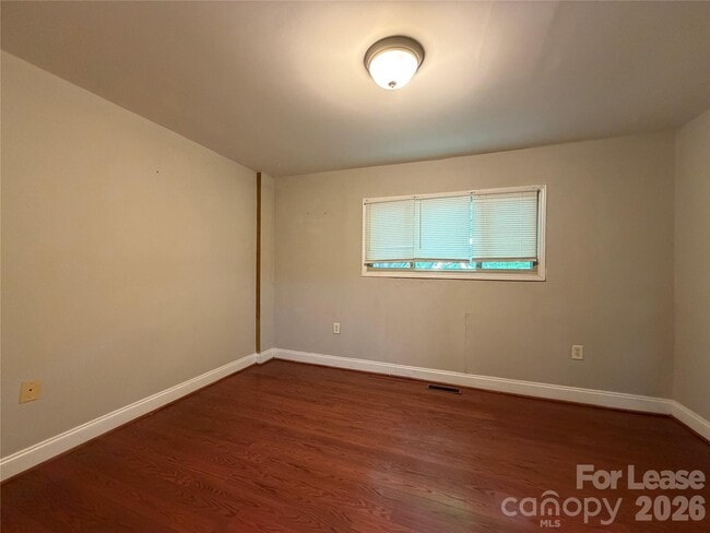 Building Photo - 1207 Green Oaks Ln