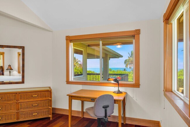 Building Photo - Launiupoko Long-Term Rental – Panoramic Views & Central A/C