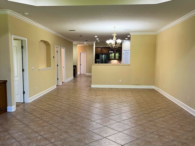 Building Photo - Rare find! 4/2 in Laurel Island