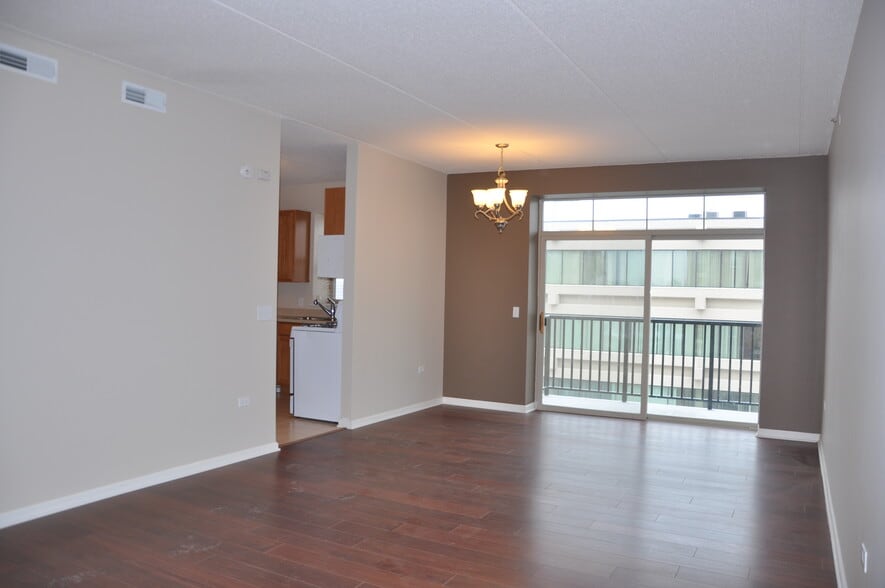 Building Photo - 656 Pearson St