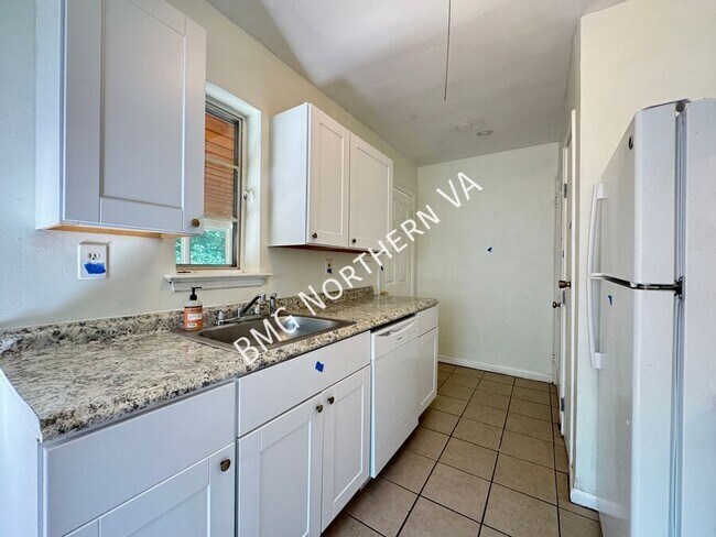 Building Photo - 7046 Lee Park Ct