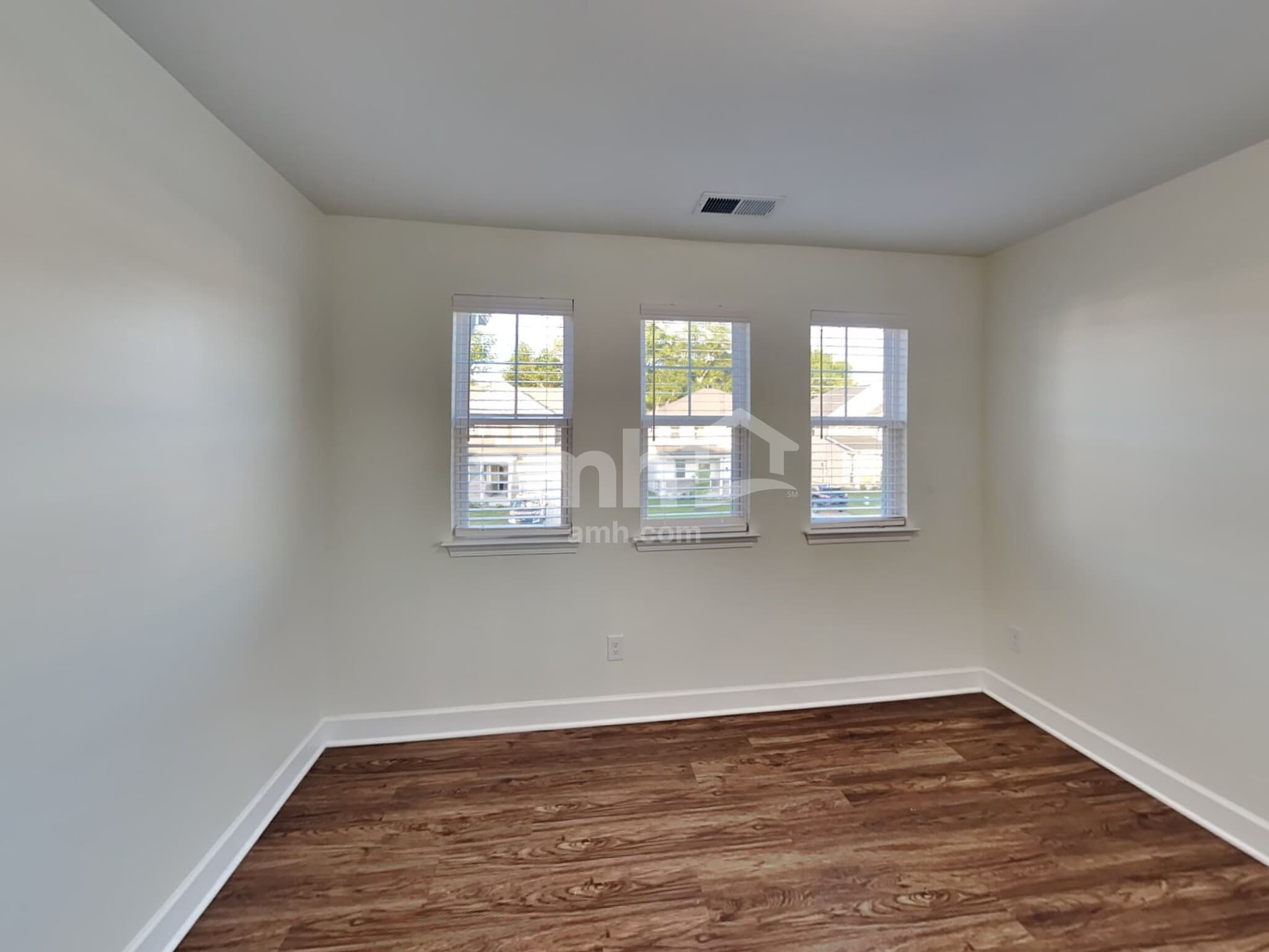 Building Photo - 4510 Tarpon Dr