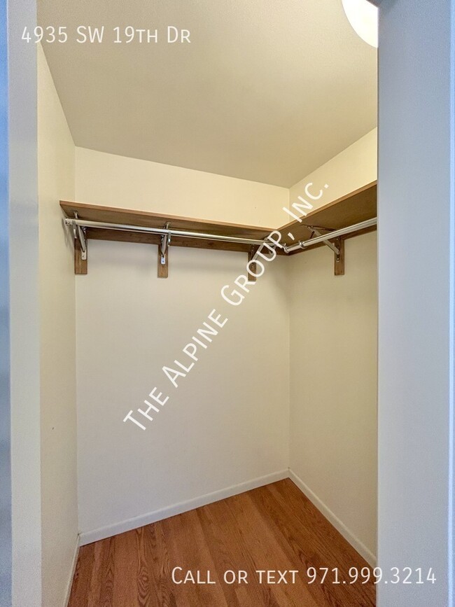 Building Photo - 4935 SW 19th Dr