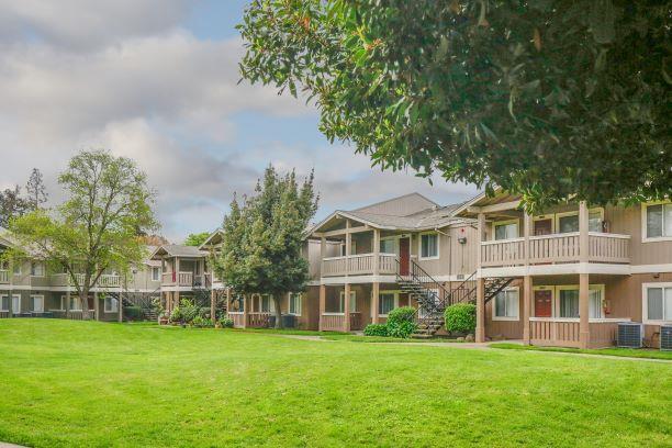 Lush Green Outdoor Spaces - Aspen Park Apartments