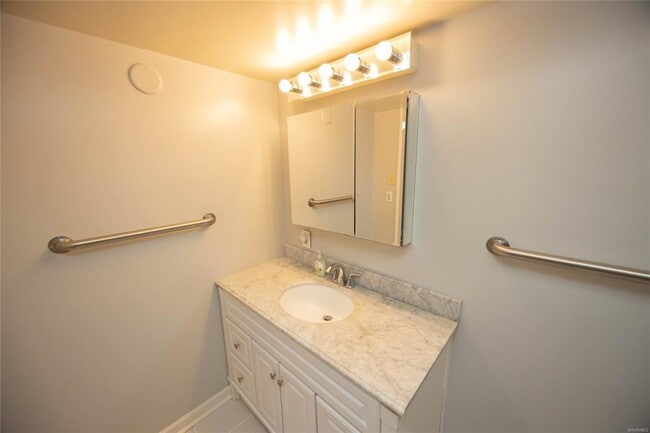 Building Photo - 2043 Hazel Hedge Ln