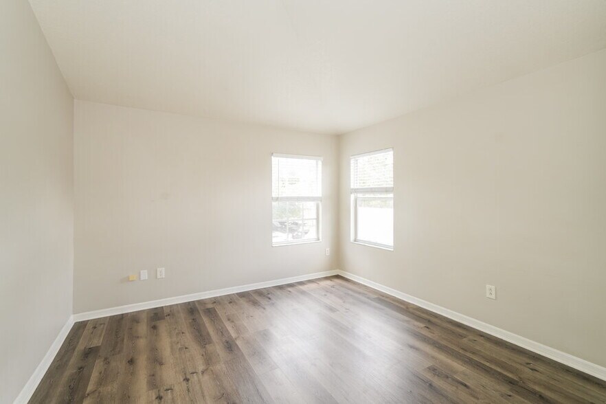 Building Photo - 18034 Birdwater Dr