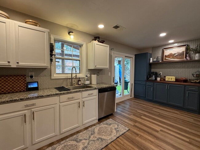 Building Photo - 2317 Kissing Tree Ln SE