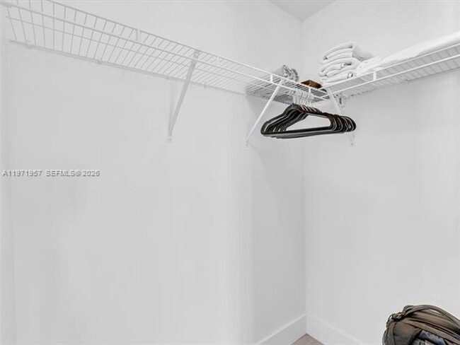 Building Photo - 121 NE 34th St