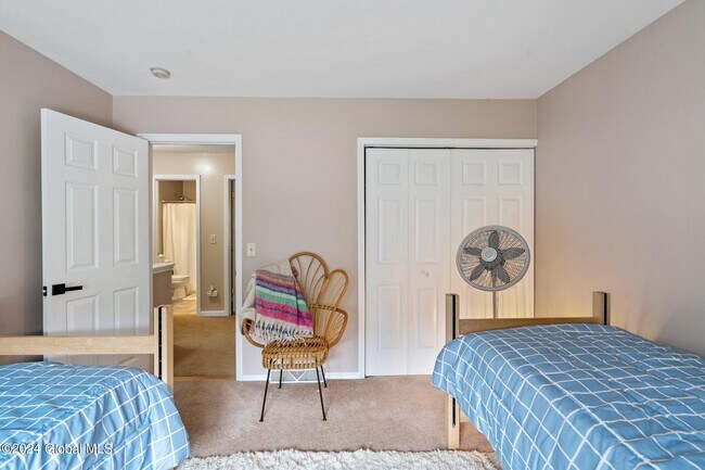 Building Photo - 9 Oxford Dr