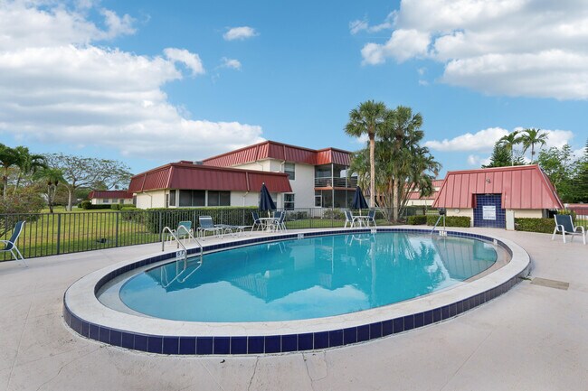 Building Photo - 12012 Greenway Cir S