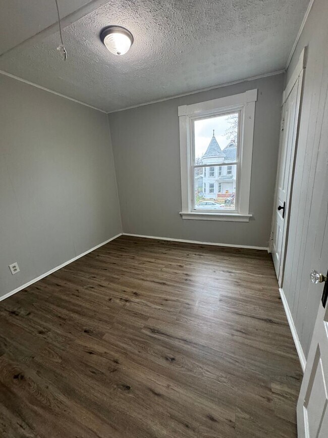 Building Photo - 721 Ross Ave