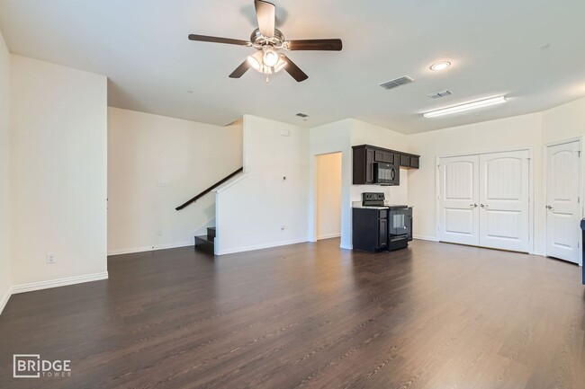 Building Photo - 1412 Lakecrest Ln