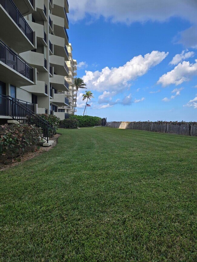 Building Photo - 5460 N Ocean Dr