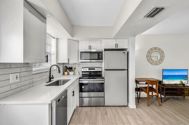 Building Photo - 1286 NE 45th St