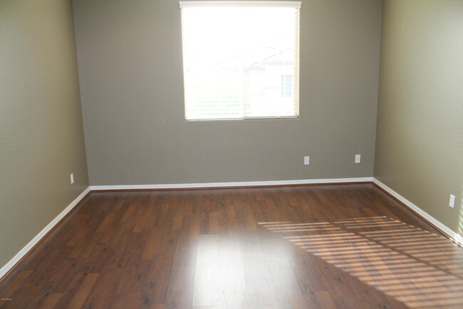Building Photo - 9059 W Red Fox Rd