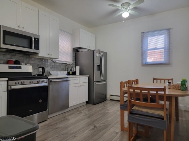 Primary Photo - 26 E Price St