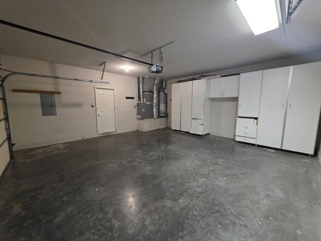 Building Photo - 302 Cross Creek Dr