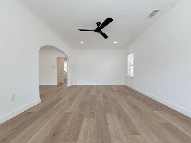 Building Photo - Alhambra Dr