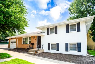 Building Photo - ENTIRE HOUSE: Cozy 2-Bedroom Home in Beautiful Prospect Park!