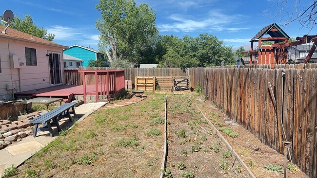 Building Photo - 4988 Ivor Dr