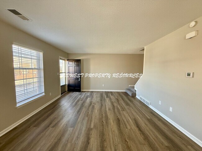 Building Photo - Stunning townhome w/ outdoor Maintenance provided