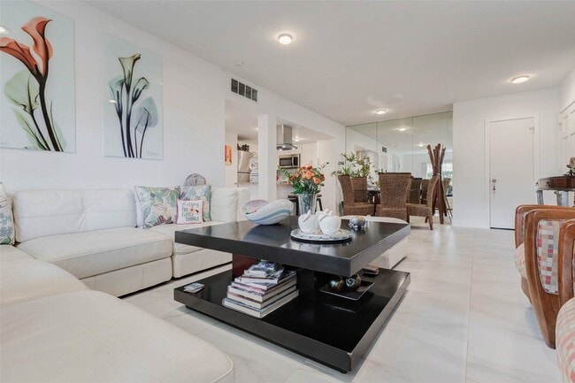 Building Photo - 2234 S Piney Point Rd