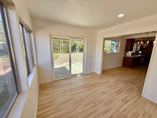 Building Photo - Bright & Spacious 2BR Home in Desirable 55+ Seven Oaks Community