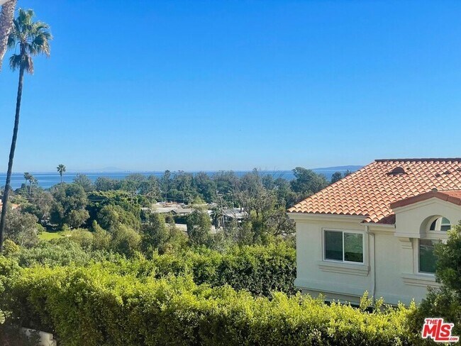 Building Photo - 6463 Zuma View Pl