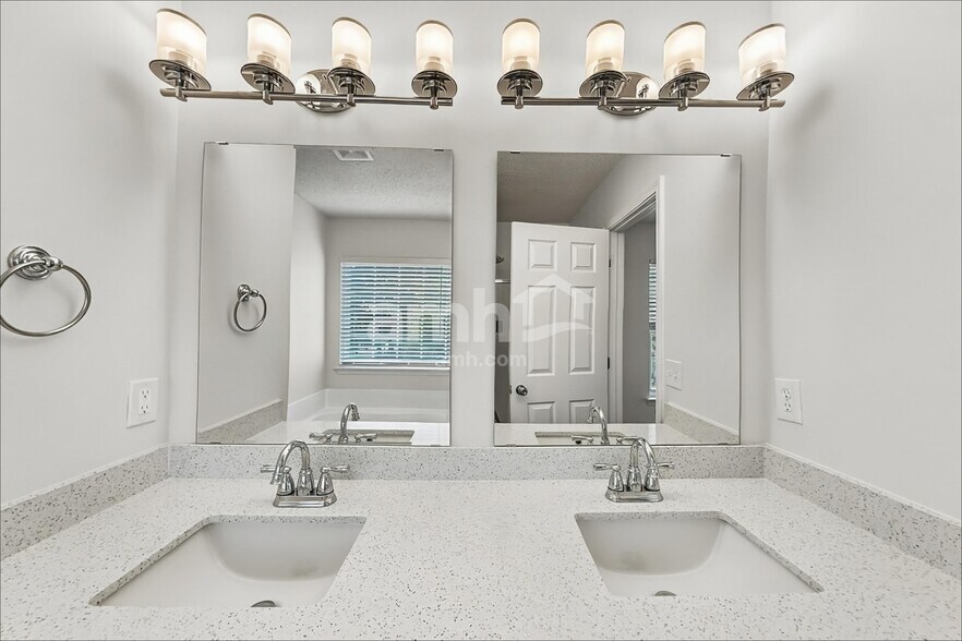 Building Photo - 3911 Laurel View Cir